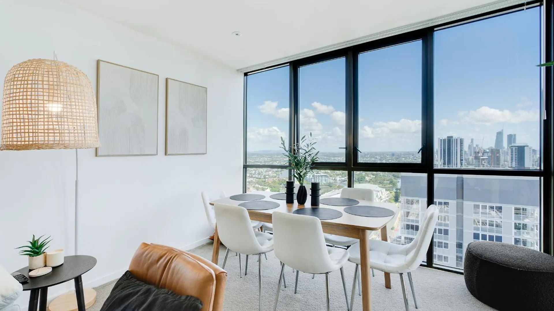Luxury 2-Br Penthouse With Stunning Ocean Views Apartment Gold Coast