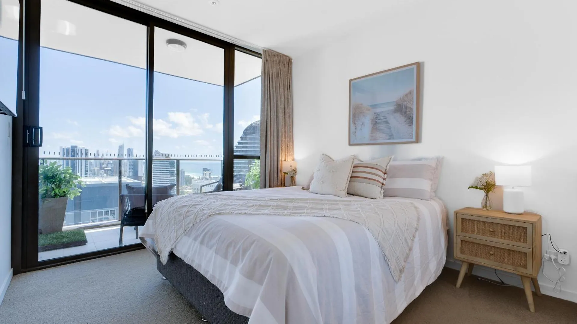 Luxury 2-Br Penthouse With Stunning Ocean Views Apartment Gold Coast Australia