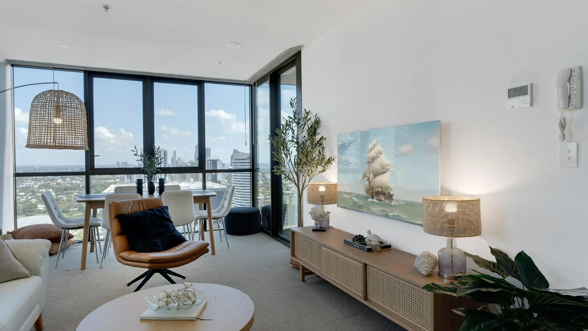 Luxury 2-Br Penthouse With Stunning Ocean Views Apartment Gold Coast