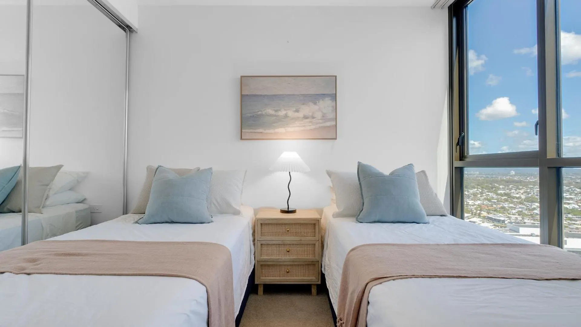Luxury 2-Br Penthouse With Stunning Ocean Views Apartment Gold Coast
